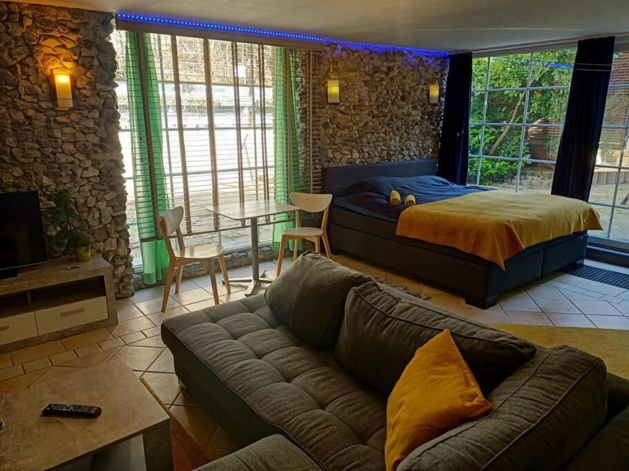 Kom Thuis In Deze Gezellige Loft Heerlen Bagian luar foto